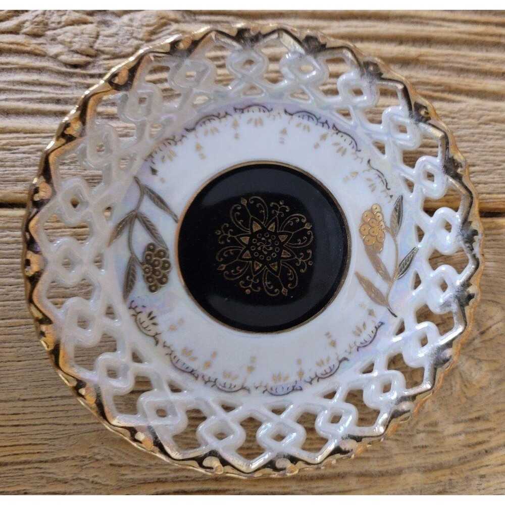 Vintage Royal Sealy China tea plate, Gold rimmed.